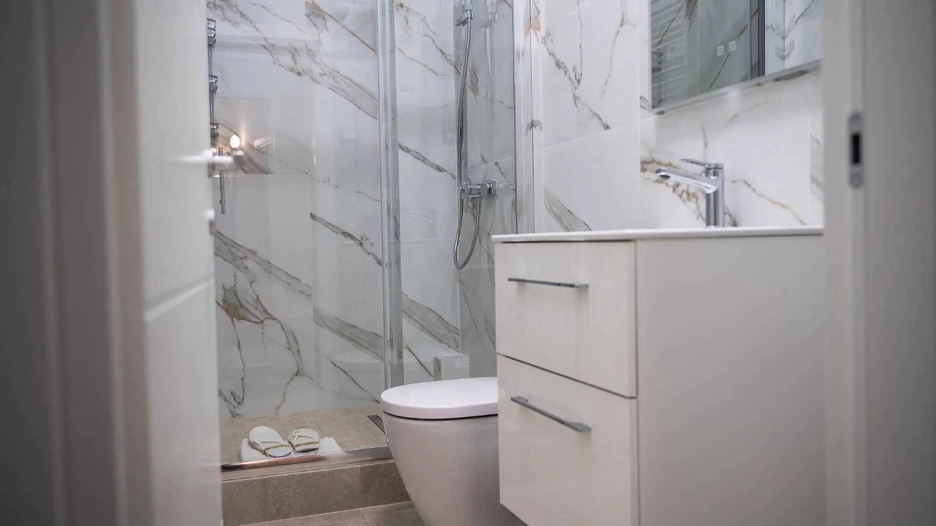 Ferienwohnung Shiro Athenee Bukarest